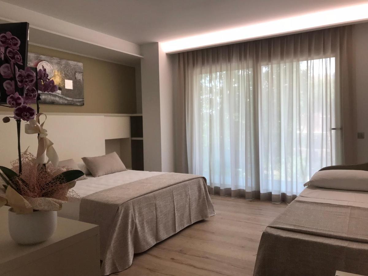 Hotel Gala Misano Adriatico Bagian luar foto