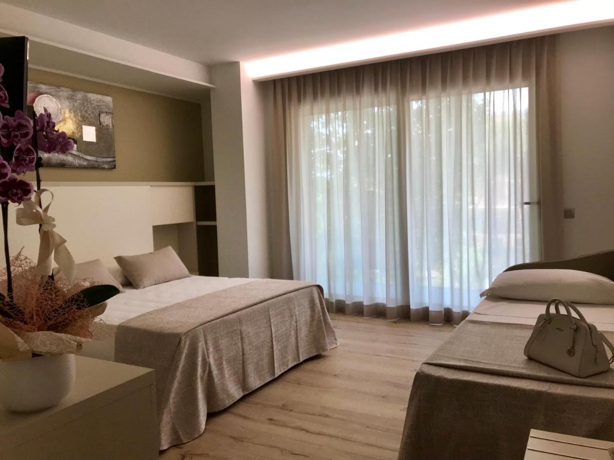 Hotel Gala Misano Adriatico Bagian luar foto