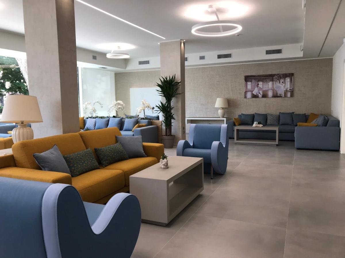 Hotel Gala Misano Adriatico Bagian luar foto