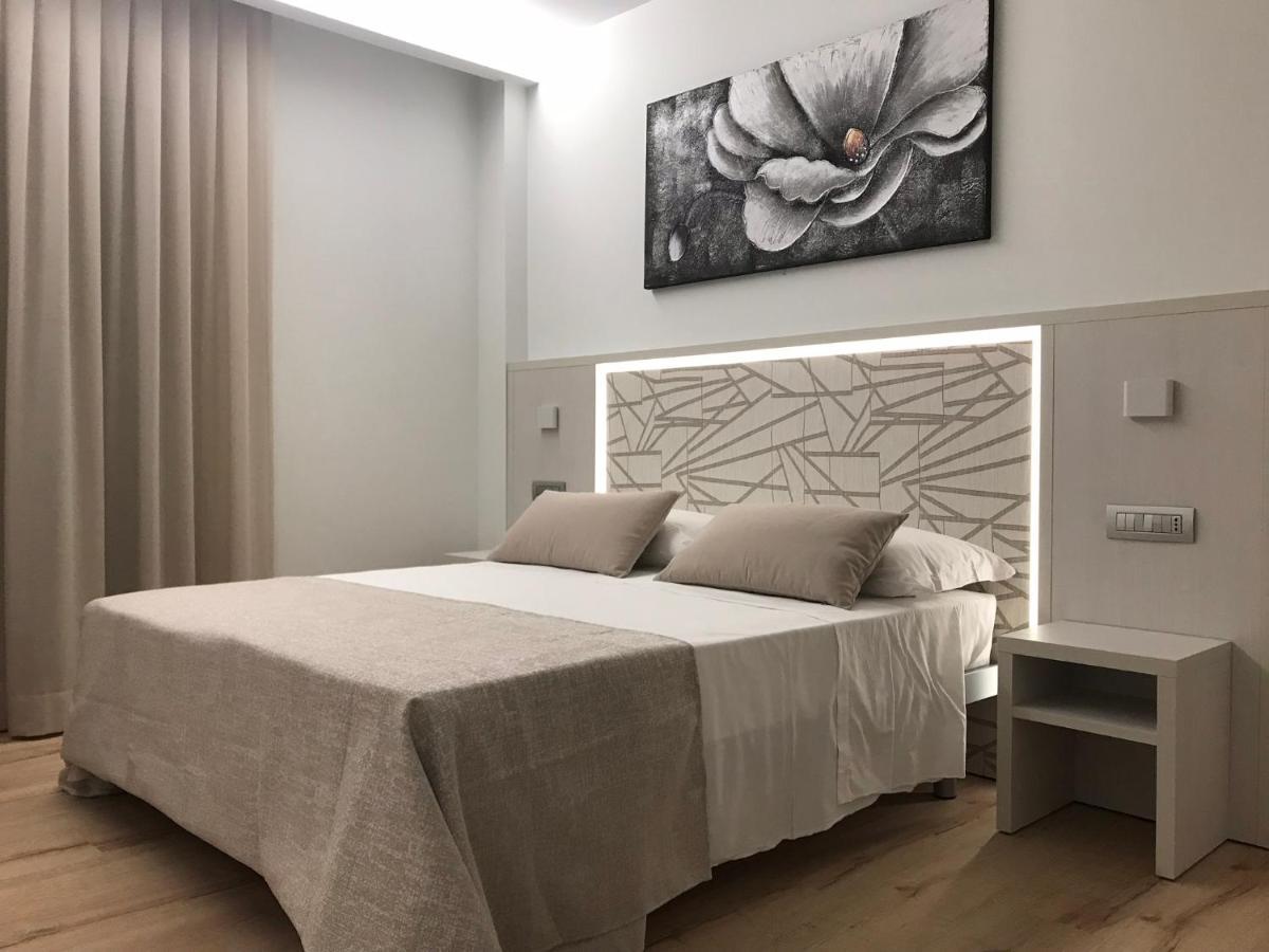 Hotel Gala Misano Adriatico Bagian luar foto