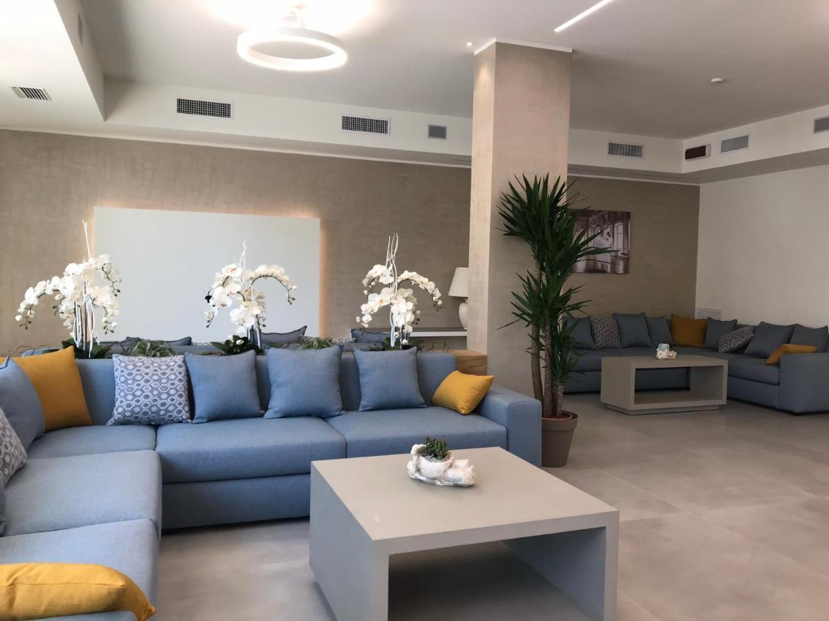 Hotel Gala Misano Adriatico Bagian luar foto