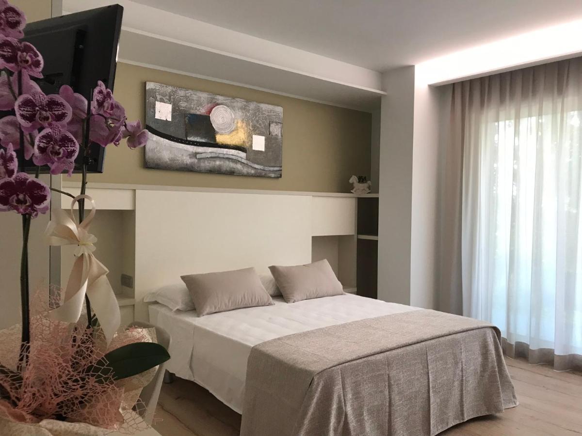 Hotel Gala Misano Adriatico Bagian luar foto