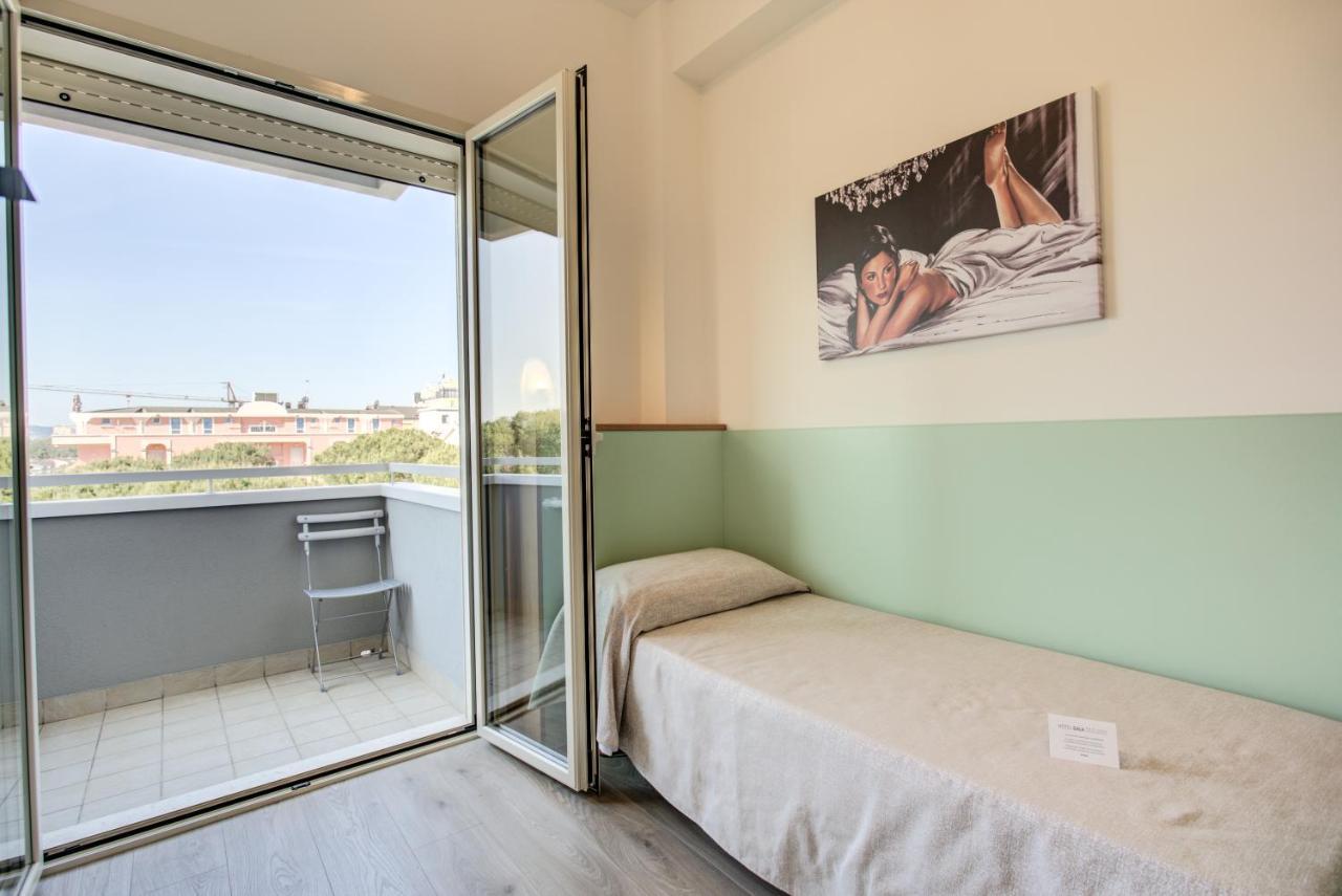 Hotel Gala Misano Adriatico Bagian luar foto