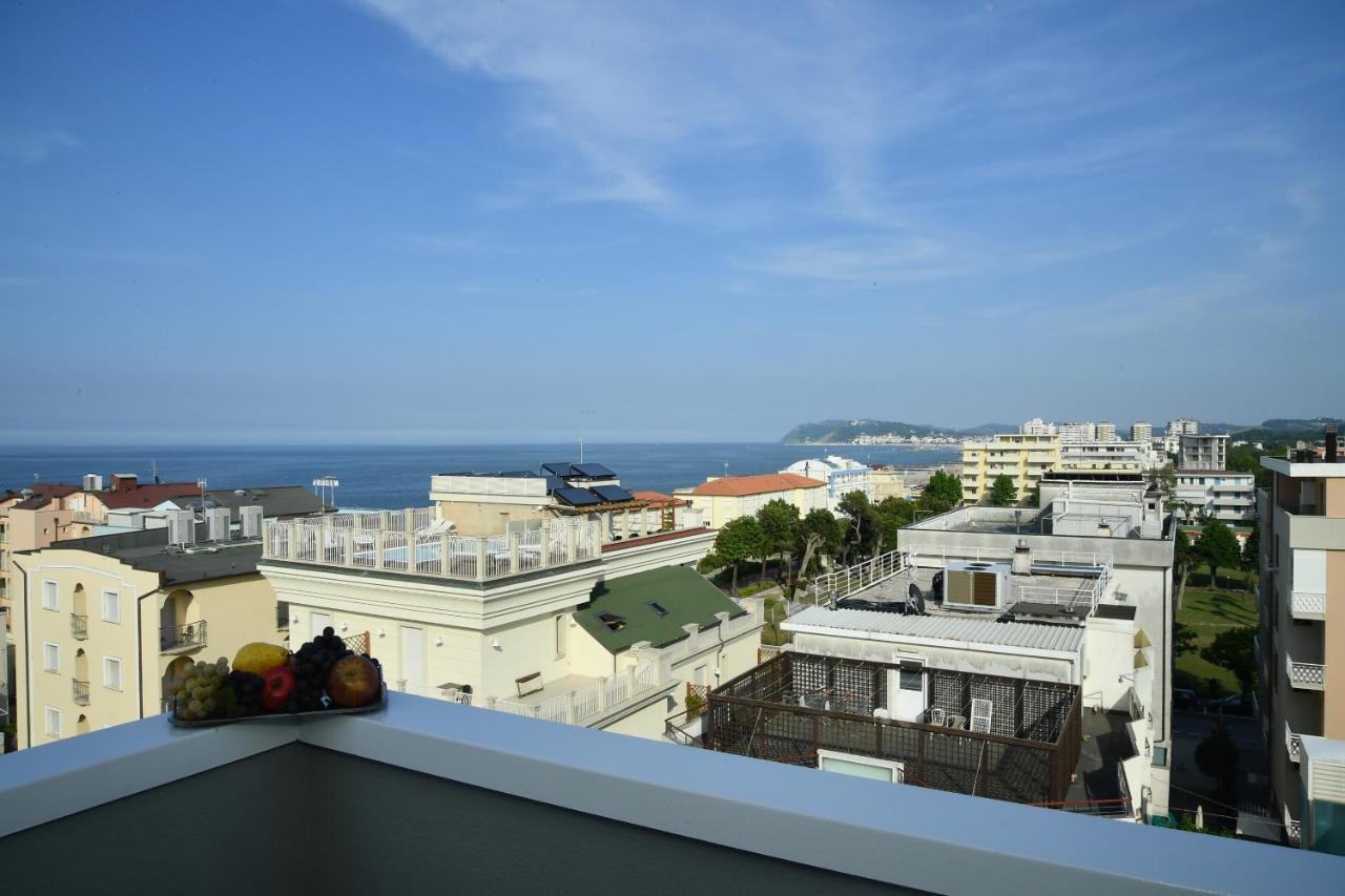Hotel Gala Misano Adriatico Bagian luar foto
