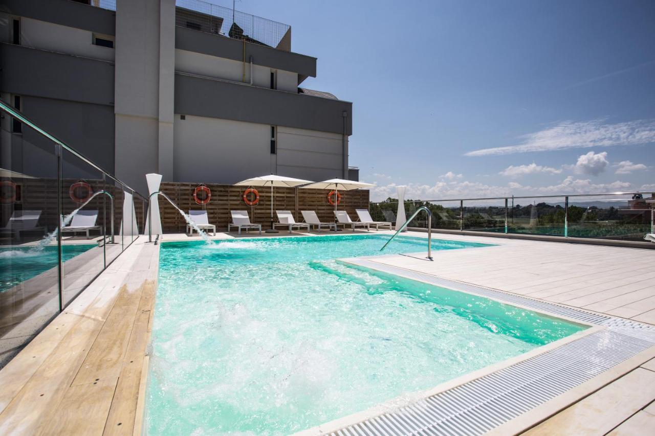 Hotel Gala Misano Adriatico Bagian luar foto
