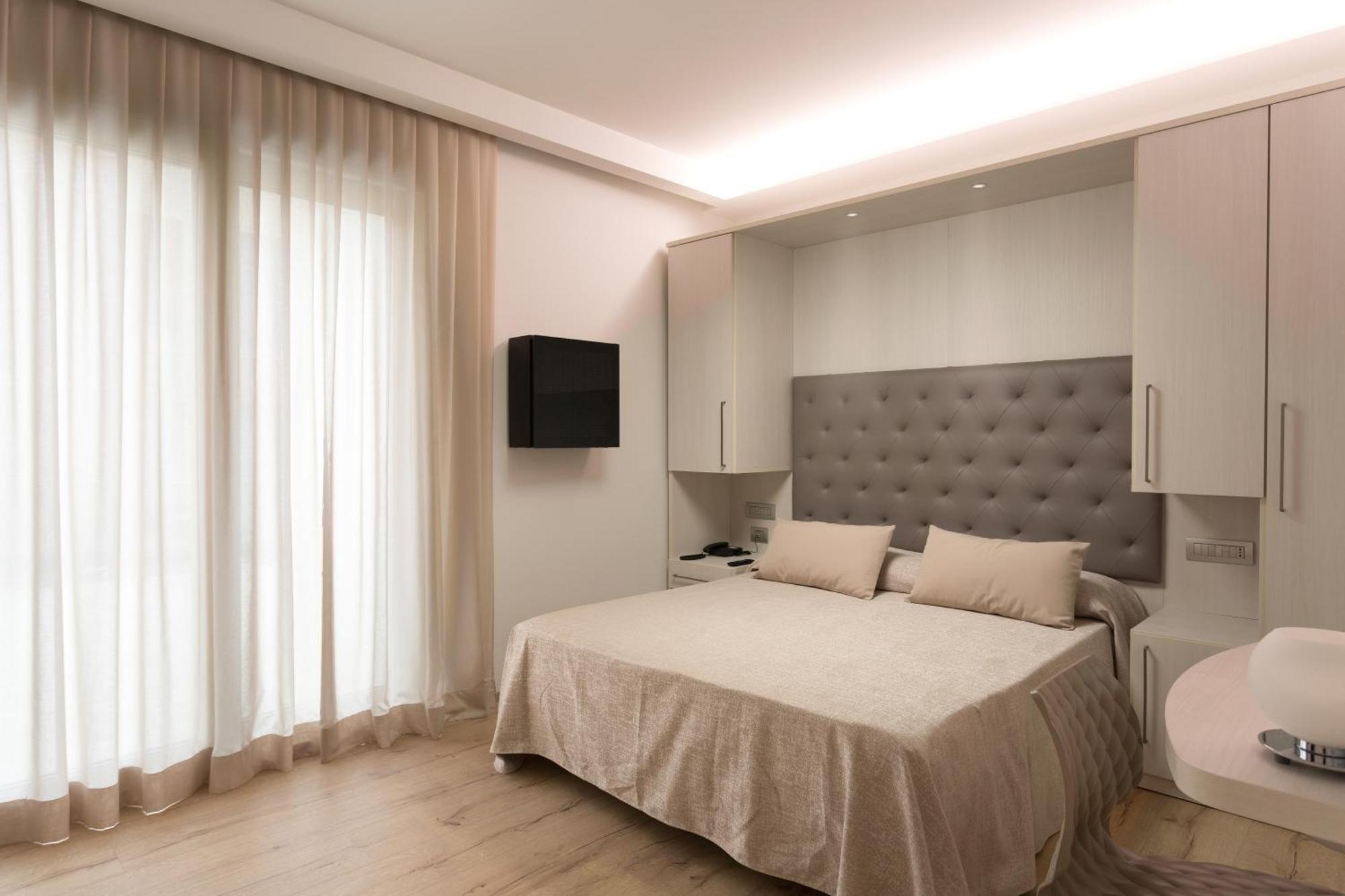 Hotel Gala Misano Adriatico Bagian luar foto
